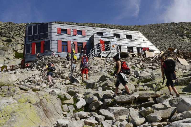 Tagjaink féláron alhatnak négy tátrai menedékházban